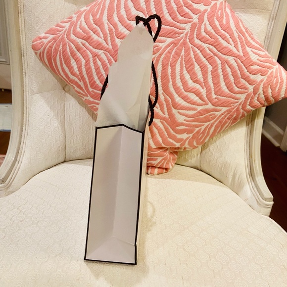 O20-Authentic Chanel Shopping/Gift Bag - Picture 4 of 13